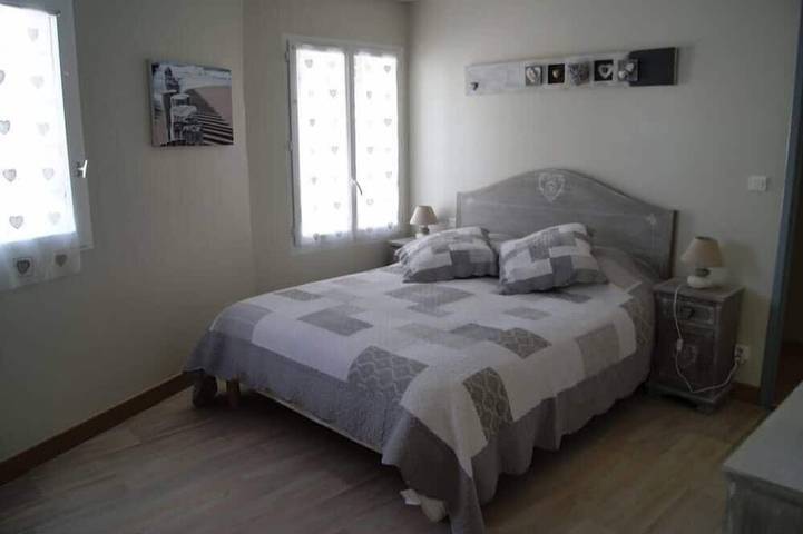 Location de vacances pour 14 personnes, avec Jacuzzi ainsi que Terrasse et Jardin à Rivedoux-Plage - 3