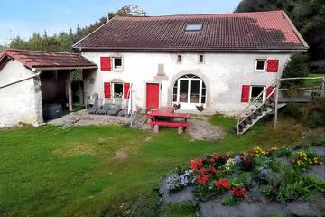 Location de vacances pour 15 personnes, avec jardin et jacuzzi à Arrentès-de-Corcieux