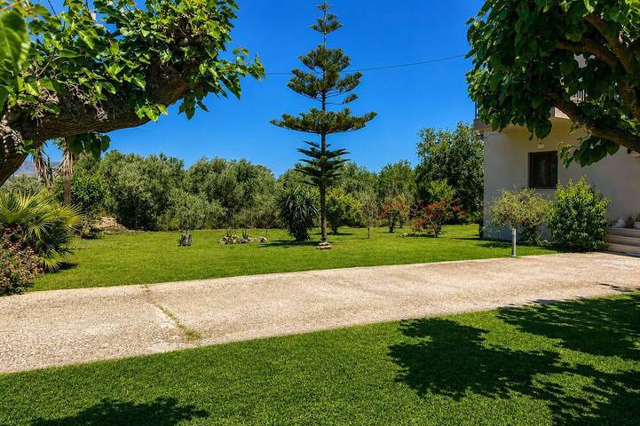Charming 1 triple-bedroom  in quaint Georgioupoli with AC in Georgioupoli, Chania und Umgebung