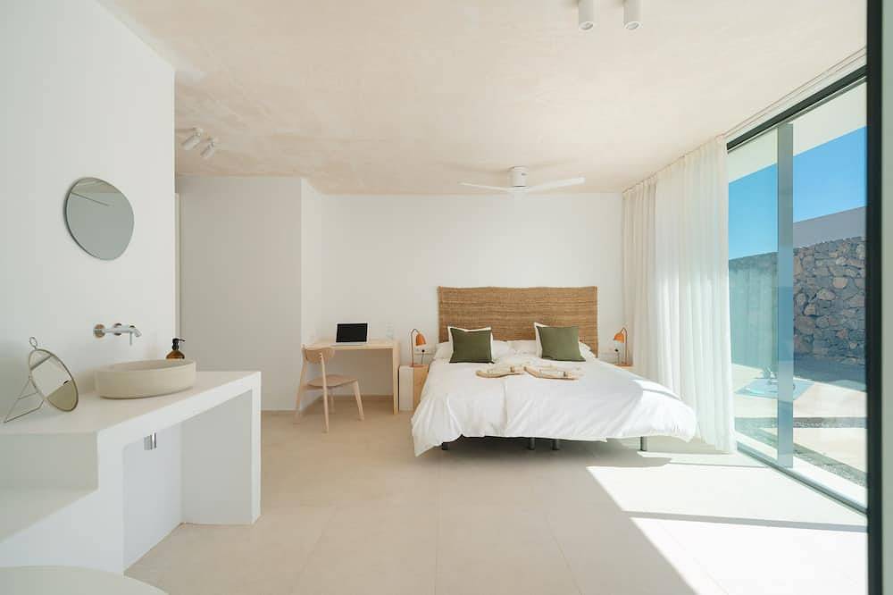 Areté. Casa Fuego, con increíble terraza y vistas panorámicas al mar. in Tías, Lanzarote