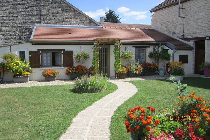 Gîte pour 3 personnes, avec jardin et terrasse à Tanlay