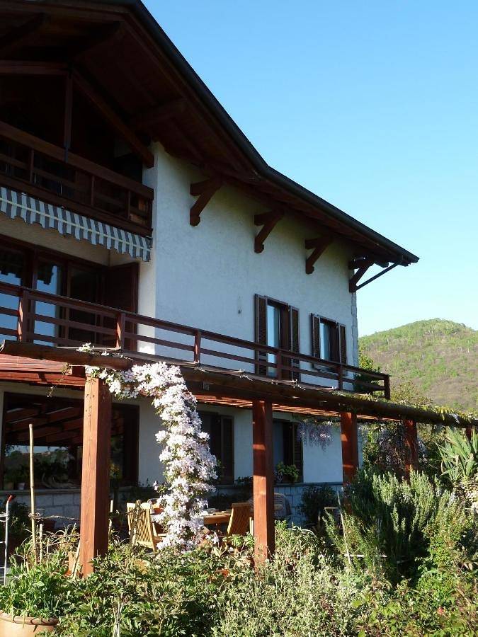 Location de vacances pour 3 personnes, avec vue et jardin à Brovello-Carpugnino - 4