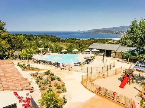 Camping pour 6 personnes, avec piscine à Calcatoggio