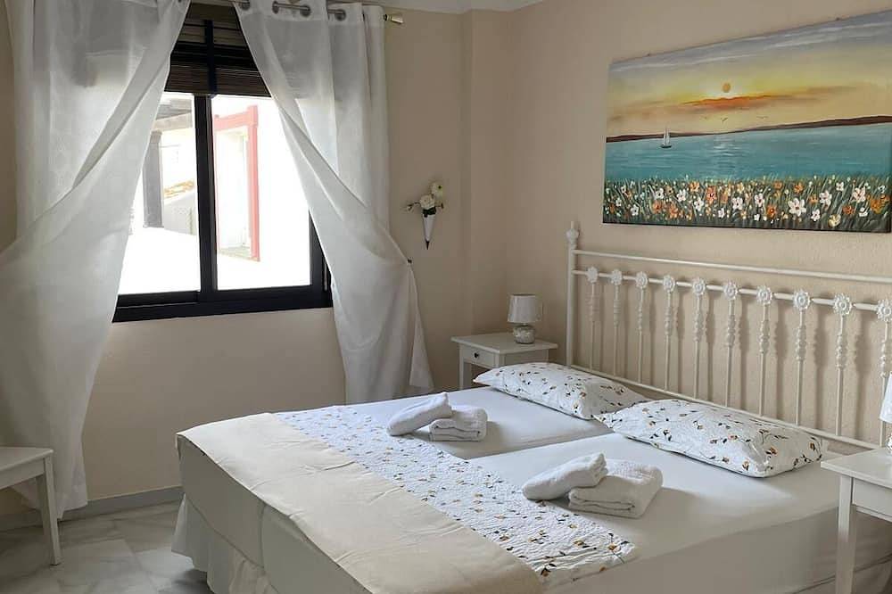 Entire apartment, Luxuriöse Apartament Wohnung mit Meerblick, 2 Bäder/2 Schlafzimmer/2 Balkone in Hacienda Las Chapas, Marbella