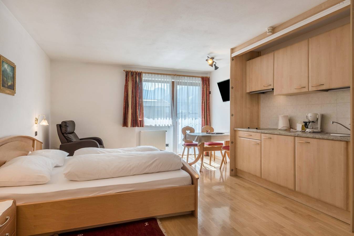 Ganze Wohnung, Ferienwohnung 'Hotel Residenz Gardena Stevia 200' mit Bergblick, Garten und Wlan in St. Christina in Gröden, Dolomiti Superski