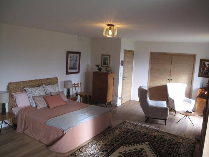 Chambre d’hôte pour 2 personnes, avec terrasse ainsi que vue et jardin à Saint-Bérain