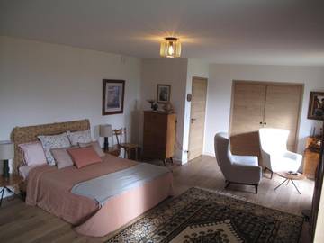 Chambre d’hôte pour 2 personnes, avec terrasse ainsi que vue et jardin à Saint-Bérain