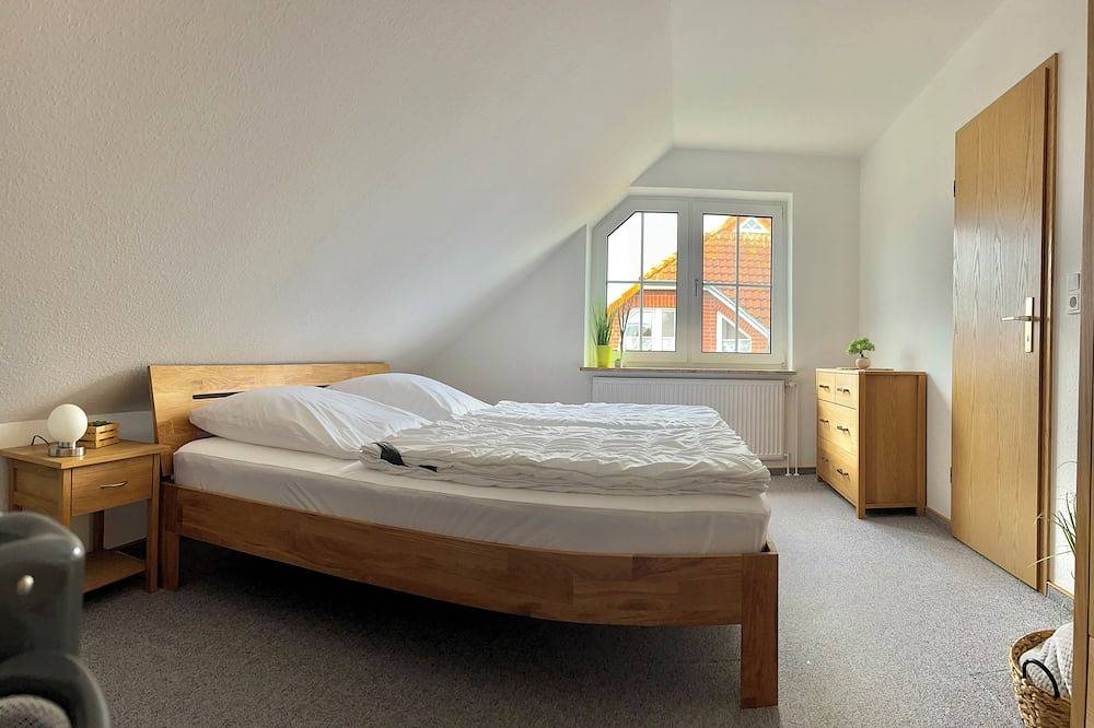 Familienfreundliches Ferienhaus in Deichnähe, Terrasse und Garten in Neßmersiel, Dornum