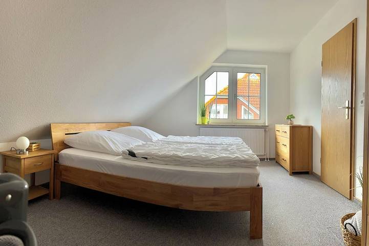 Familienfreundliches Ferienhaus in Deichnähe, Terrasse und Garten in Neßmersiel, Dornum