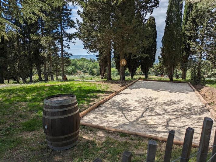 Location de vacances pour 10 personnes, avec vue et jardin ainsi que piscine et terrasse à Verzeille - 3