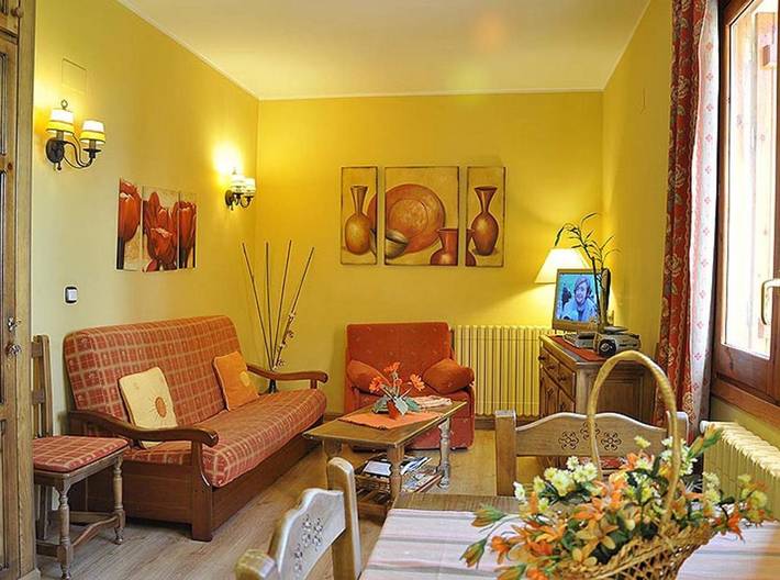 Gîte pour 4 personnes, avec jardin, adapté aux familles à Biescas - 3