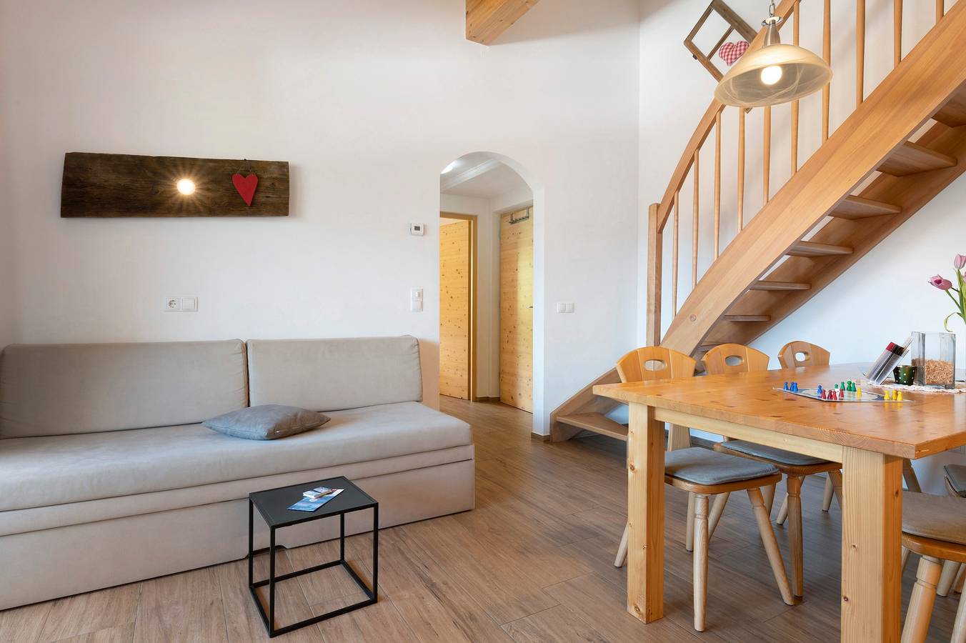 Ganze Wohnung, Ferienwohnung "Stiflerhof Apt Edelweiss" mit Bergblick, Gemeinschaftsgarten und Wlan in Issing, Pfalzen