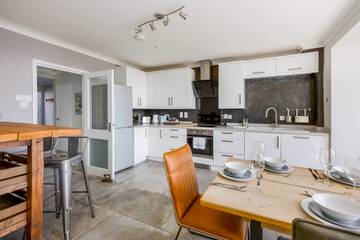 Holiday Home for 6 People in Poole, Poole Harbour, Photo 2