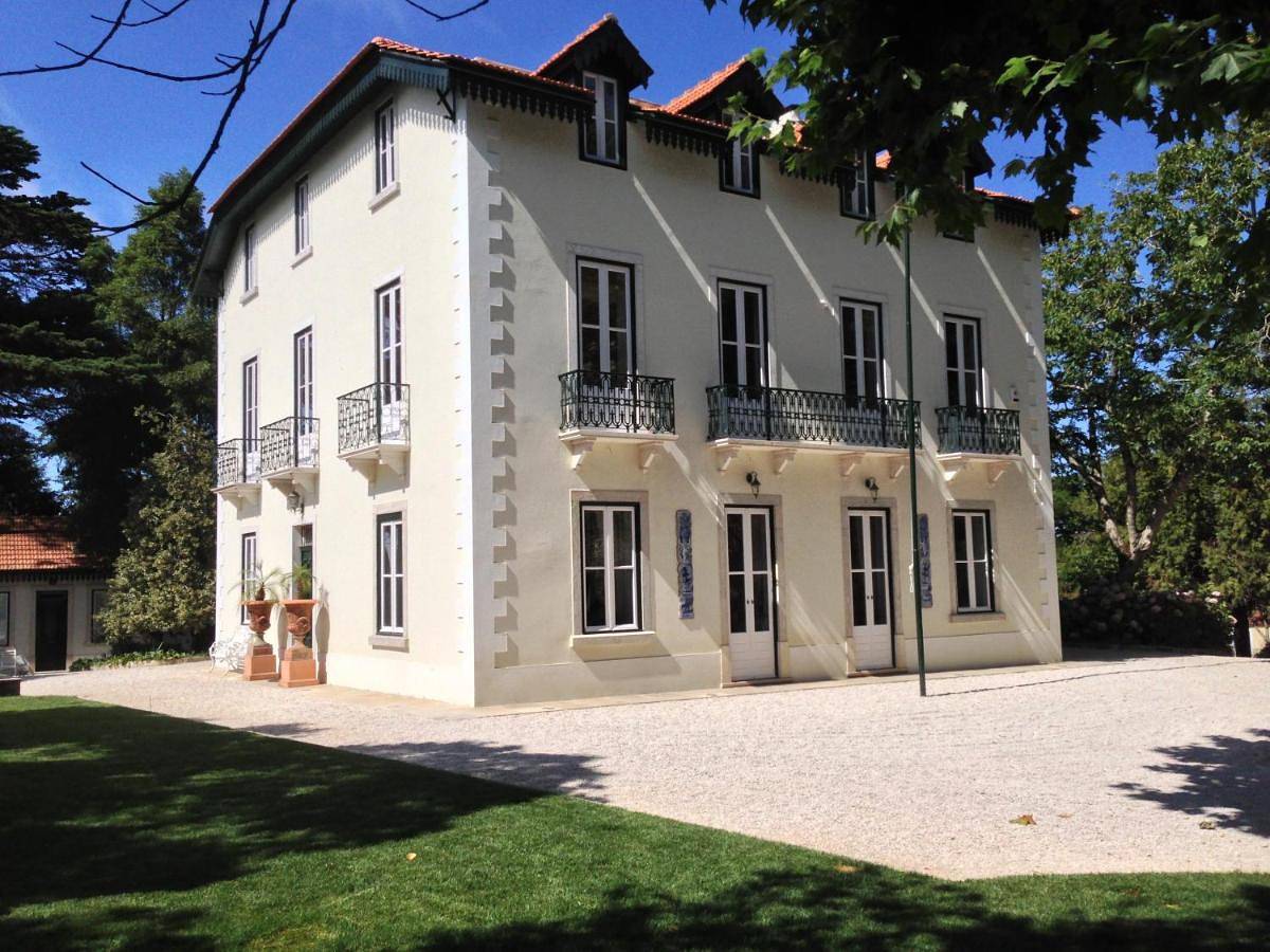 Luxurious royal estate in historic Sintra paradise in Sintra, Costa de Lisboa