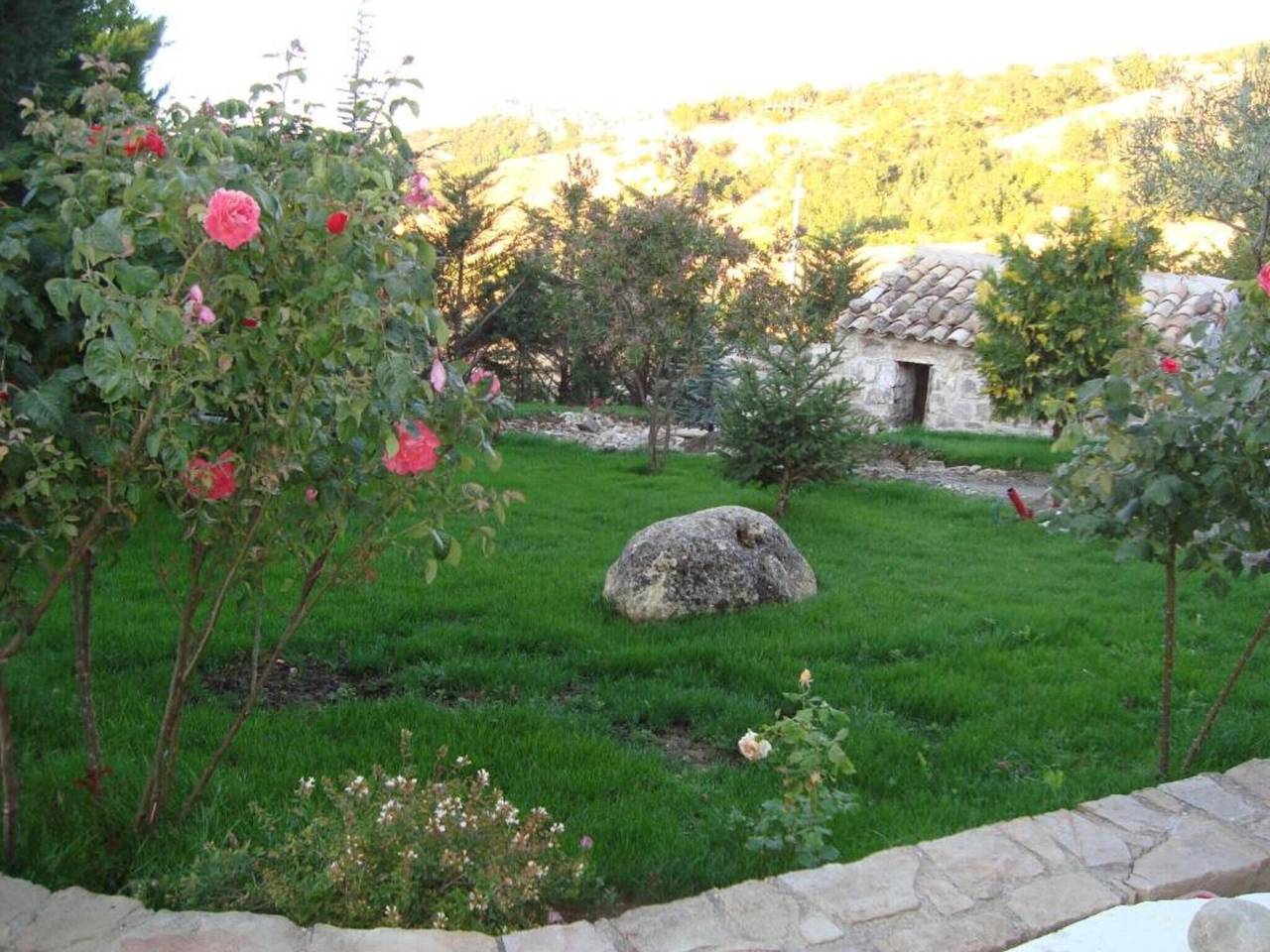 Appartamento intero, Appartamento 'Residence Lithos' con vista sulle montagne, giardino e Wi-Fi in Petralia Soprana, Provincia di Palermo