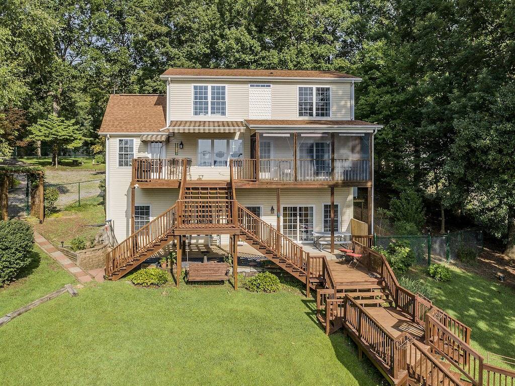 Neue Auflistung! 5 Br, 3. 5 Bath, Game Room, Kajaks, Paddle Boards, Haustiere willkommen! in Lake Gaston