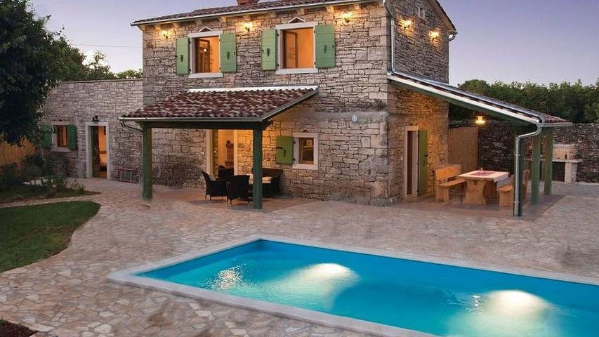 Ferienhaus für 6 Personen, mit Garten und Pool sowie Terrasse, mit Haustier