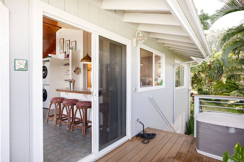 Charming home with balcony, washer/dryer & free Wifi – stunning ocean views in Kukuihaele, Hamakua