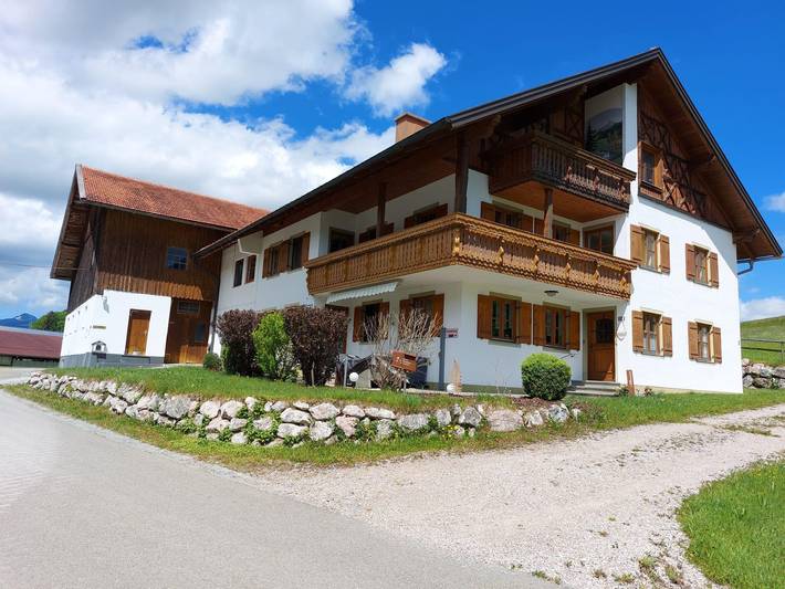 Ferienwohnung für 5 Personen, mit Balkon und Garten in Hopferau