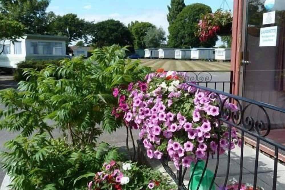 Linnet 2 berth caravan at Copthorne Caravans in Aldwick, West Sussex