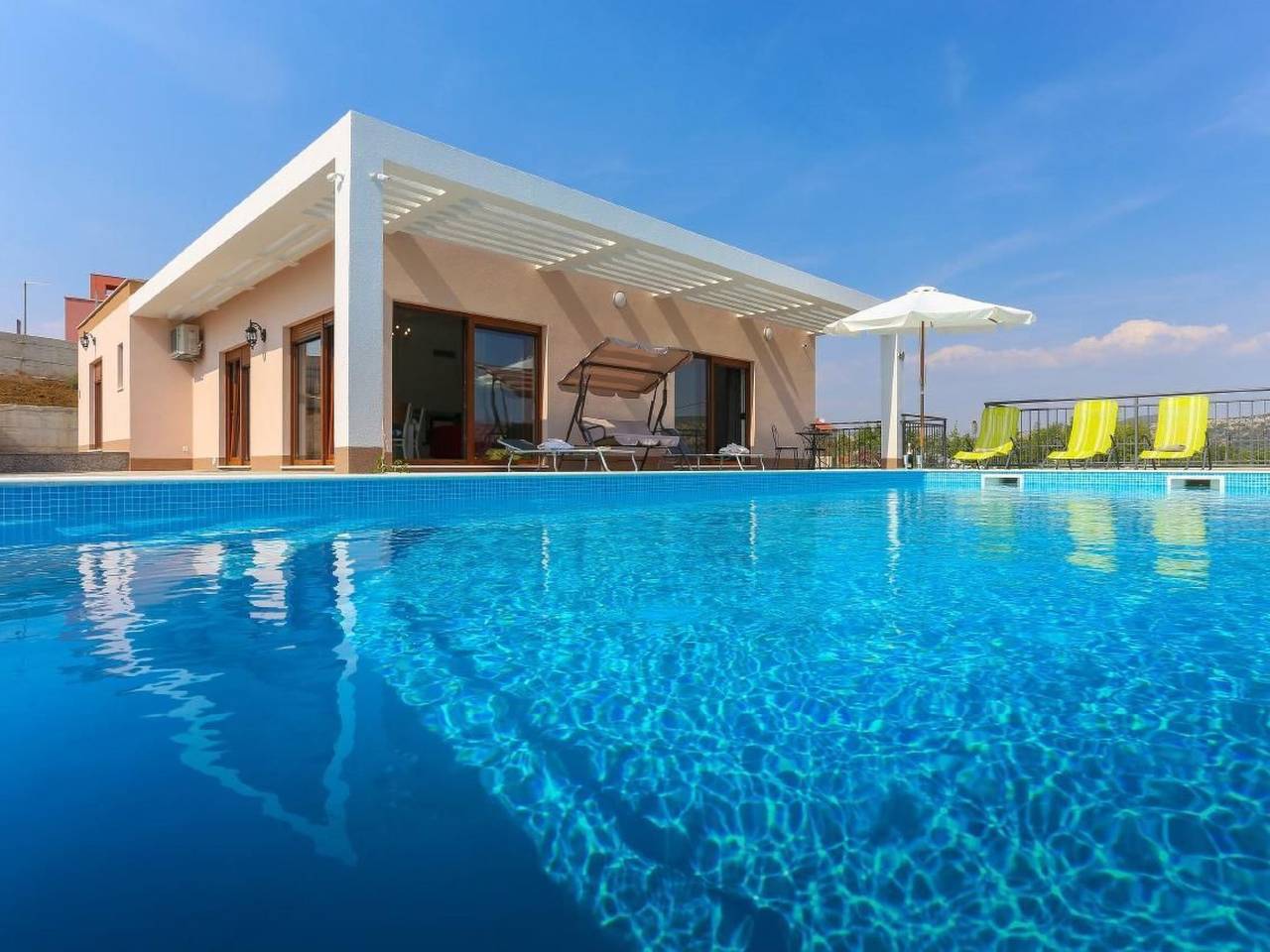 Villa Longfield mit privaten Pool und Sauna in Dugopolje, Dalmatinisches Zagora