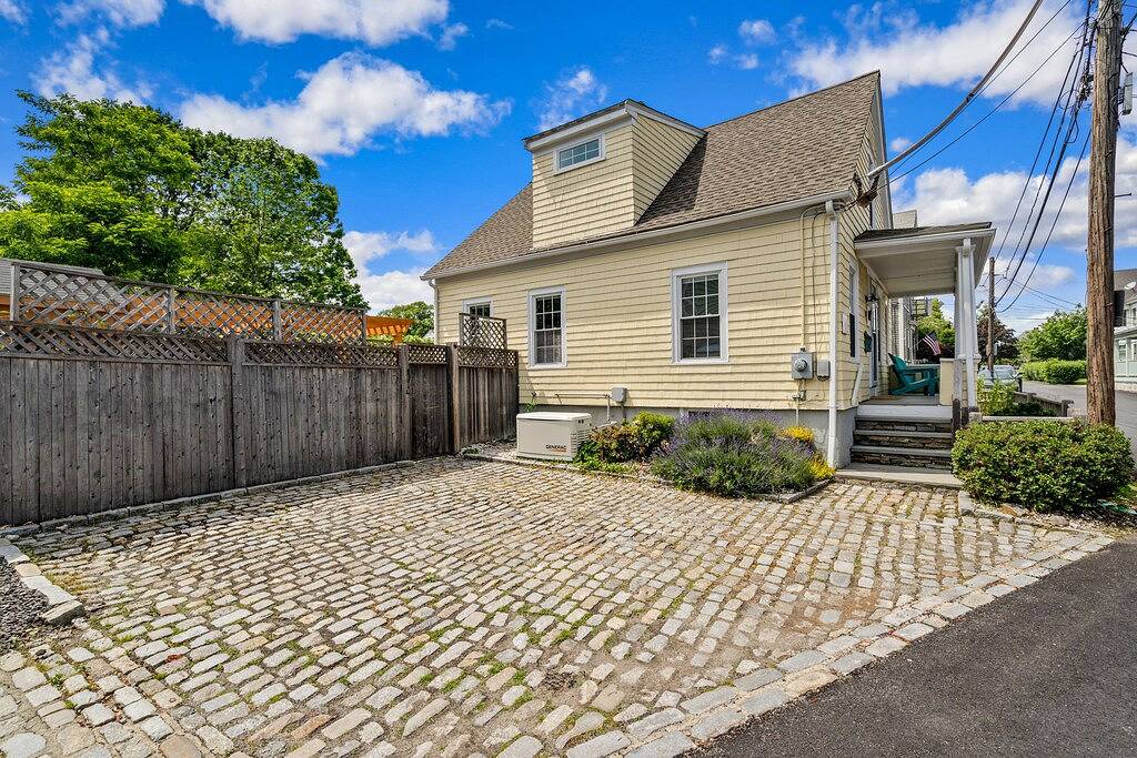 Beautiful Beach Cottage in Downtown Bristol in Bristol (RI), Bristol County