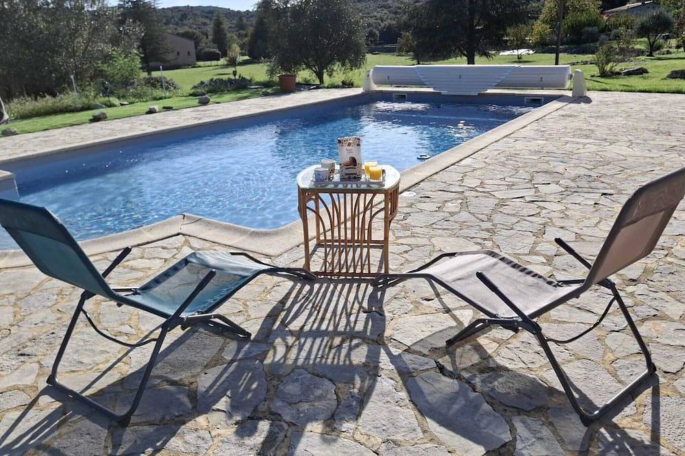 House 6/8 persons (10 max), with swimming pool, garden 4800m2, les vans Sud Ardèche in Les Vans, Parc naturel régional des Monts d'Ardèche