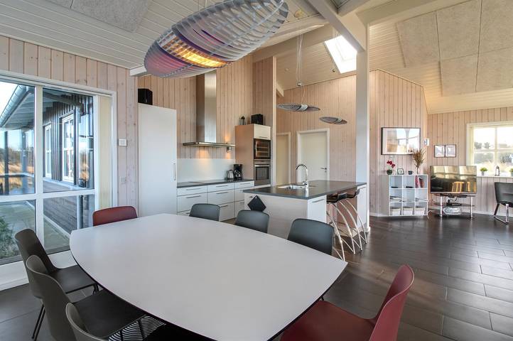 Stunning home in Hirtshals w/ Sauna, 4 Bedrooms and WiFi in Hirtshals region, Tannisbucht
