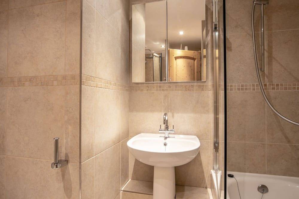 Entire apartment, Contemporary Ski-In/Ski-Out Apt with Village View and Close to Kids' Area, Val-d'Isère in Val-d'Isère, Vanoise National Park