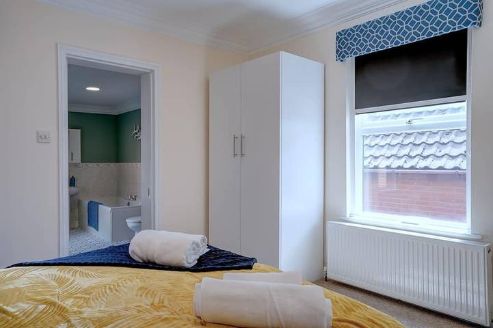 The Old Village Shop | Spacious Dog Friendly Cottage Near the Beach in Great Yarmouth, The Broads