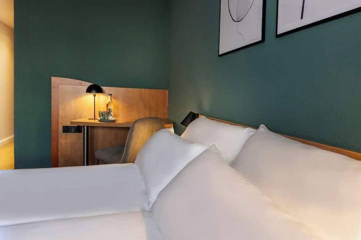 Convenient & Modern Pet-Friendly Room Close to Parks and Shopping Areas in Viewegs Garten- Bebelhof, Braunschweig