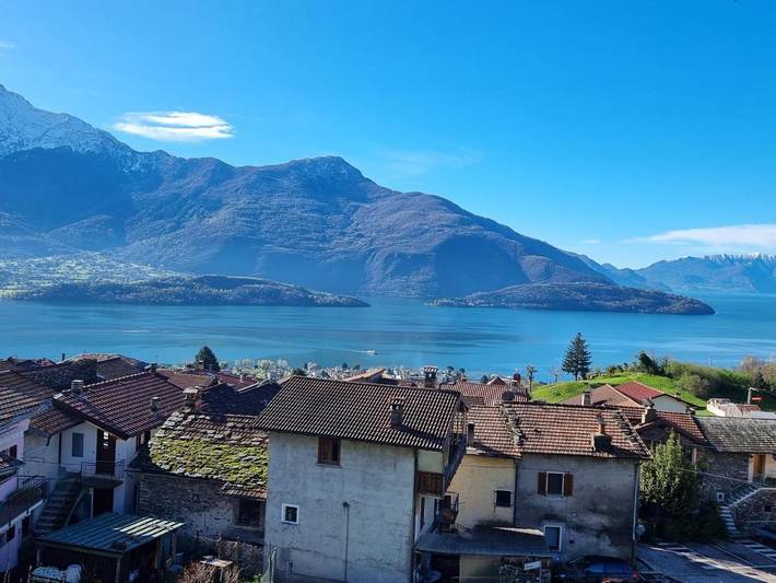 Ferienwohnung für 7 Personen, mit Balkon und Terrasse sowie Garten und Seeblick