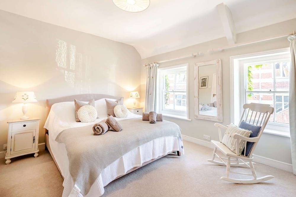Passiflora Cottage Close to Swanage Beach and Town Sleeps 7 in Swanage, Dorset