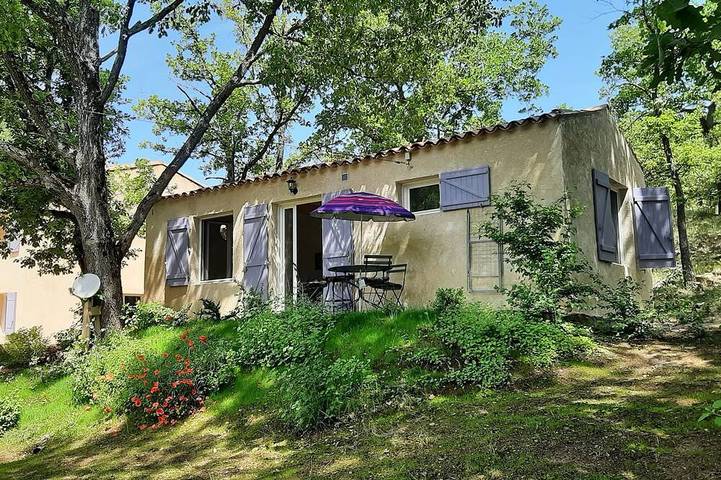 Location de vacances pour 2 personnes, avec jardin à Sainte-Croix-à-Lauze