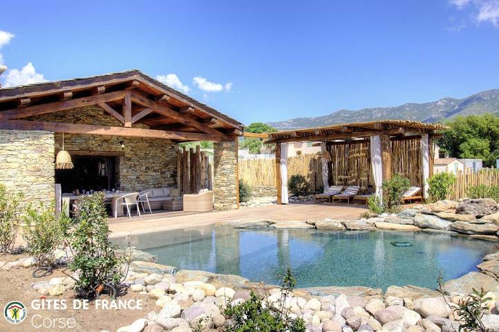 Gîte pour 4 personnes, avec Jacuzzi et Terrasse ainsi que Jardin et Piscine à Oletta - 2