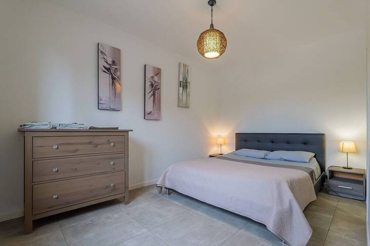 Location de vacances pour 6 personnes, avec terrasse ainsi que piscine et jardin, animaux acceptés à Aiguèze - 2