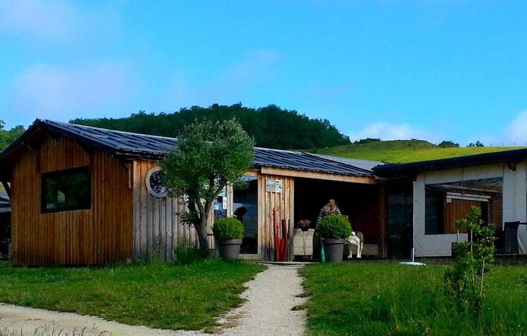 Parc de vacances pour 4 personnes, avec piscine et jardin ainsi que terrasse et vue à Estipouy - 3