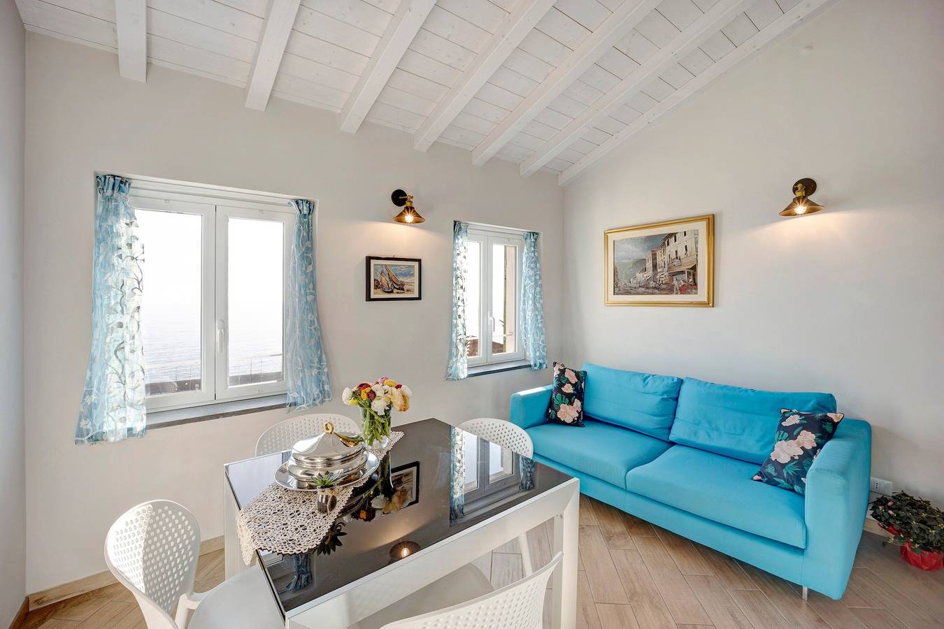 Appartamento intero, Appartamento Vacanze nel Centro Storico con Vista Mare e Giardino in Comune in Bordighera, Riviera di Ponente