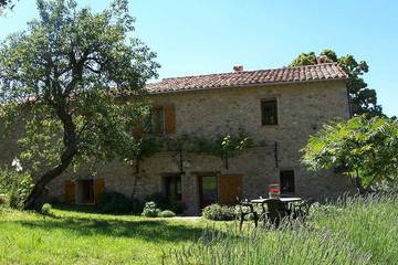Gîte pour 4 personnes, avec jardin à Ampus