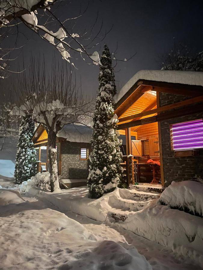 Camping pour 2 personnes, avec Terrasse et Jardin ainsi que Bassin pour enfant et Piscine