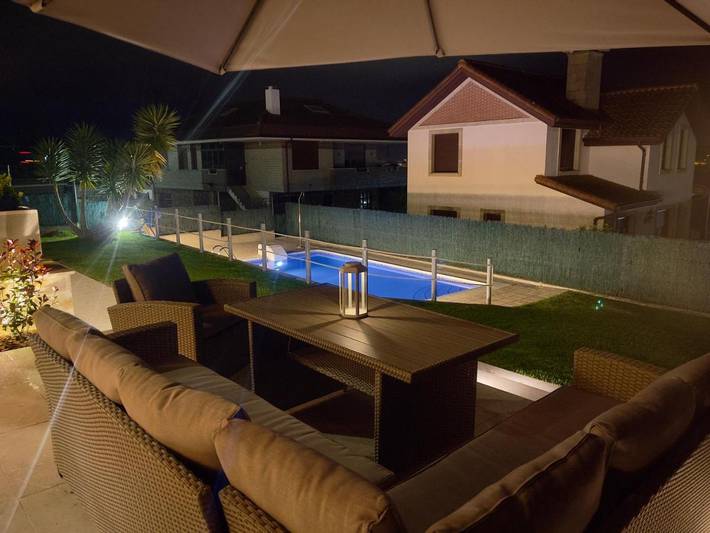 Chalet para 12 personas, con jardín además de vistas y piscina, Se admiten mascotas en Trasmiera - 3