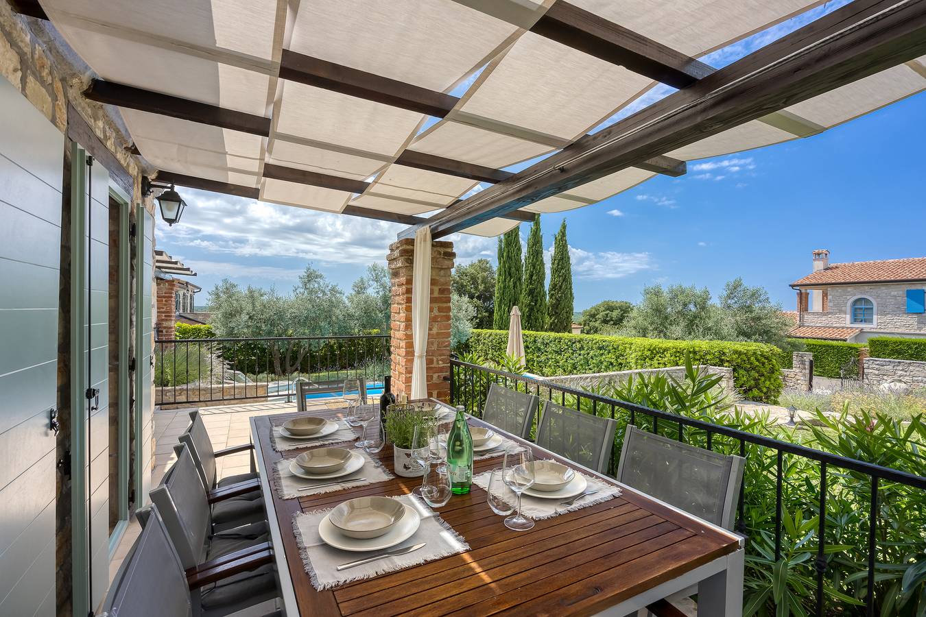 Vila Aryana With Pool in Sveti Lovreč Pazenatički, Centraal Istrië