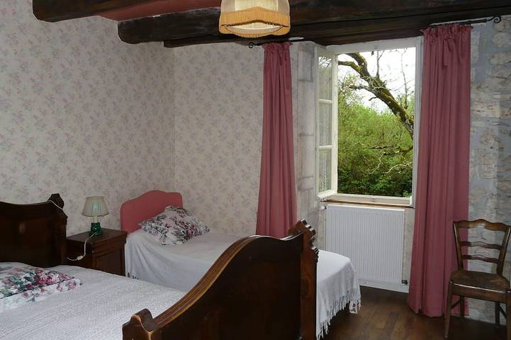 Location de vacances pour 4 personnes, avec jardin, animaux acceptés à Turenne - 2