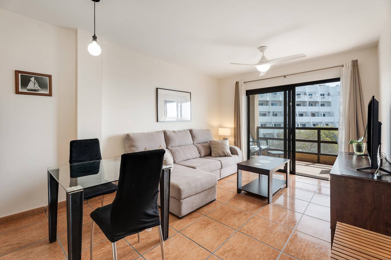 Entire apartment, Vacation Apartment 'Ocean Golf San Miguel' with Sea View, Shared Pool and Wi-Fi in Las Adelfas, San Miguel de Abona