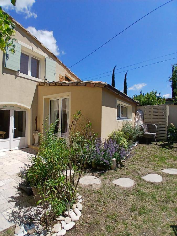 Gîte pour 2 personnes, avec vue et jardin ainsi que piscine et terrasse à Roche-Saint-Secret-Béconne