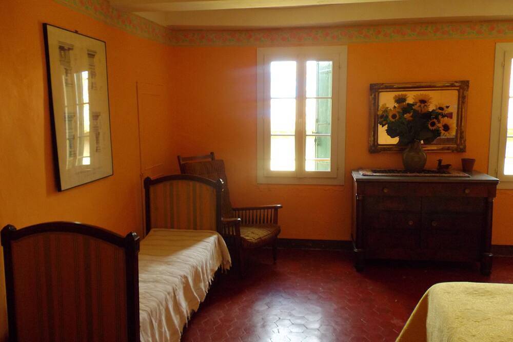 Maison de famille dans un charmant village du Gard in Pouzilhac, Région de Nîmes