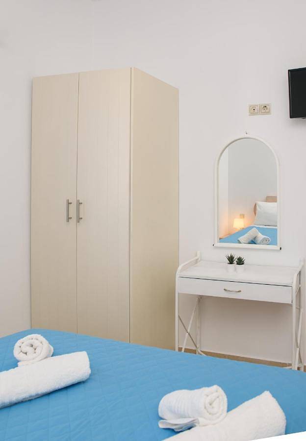 Gîte pour 3 personnes, avec terrasse et vue dans Egíali - 2