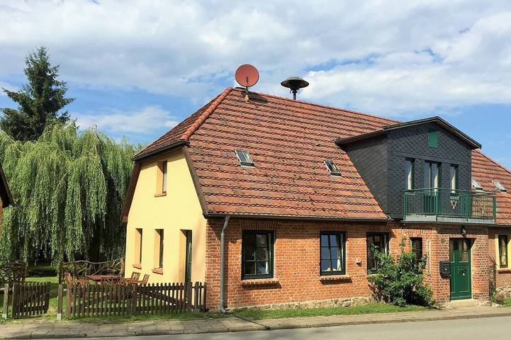 Ferienhaus für 6 Personen, mit Balkon und Garten in Stuer