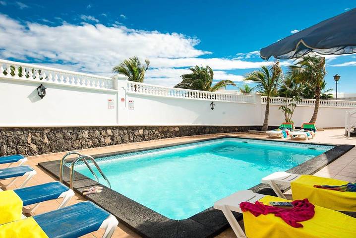 Villa für 8 Personen mit Terrasse in Puerto Calero, Yaiza