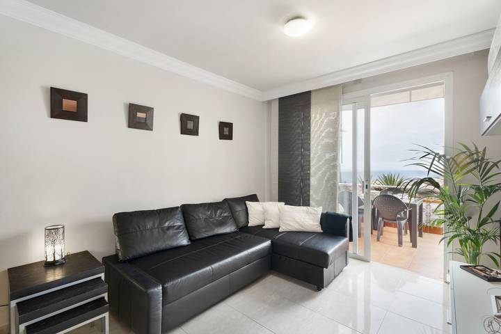 Apartamento entero, Apartamento de vacaciones 'The Sunset' con piscina compartida, Wi-Fi y aire acondicionado in Adeje, Tenerife Sur